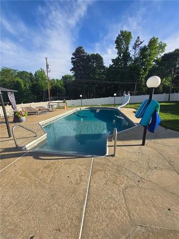 322 Quail Lane, Thomasville, NC 27360