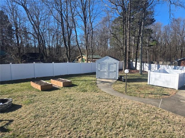 322 Quail Lane, Thomasville, NC 27360