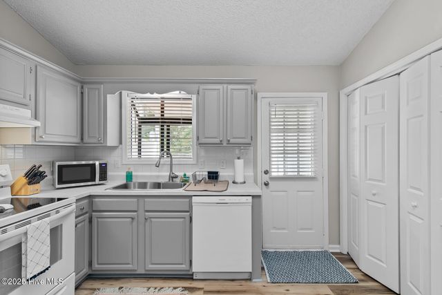 318 W Frances Street, Jacksonville, NC 28546