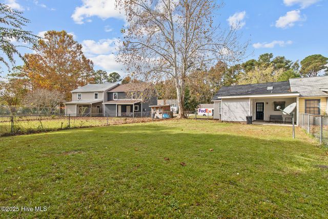 318 W Frances Street, Jacksonville, NC 28546