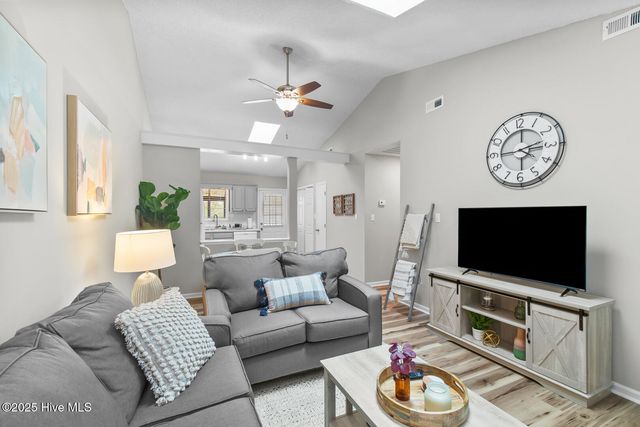318 W Frances Street, Jacksonville, NC 28546