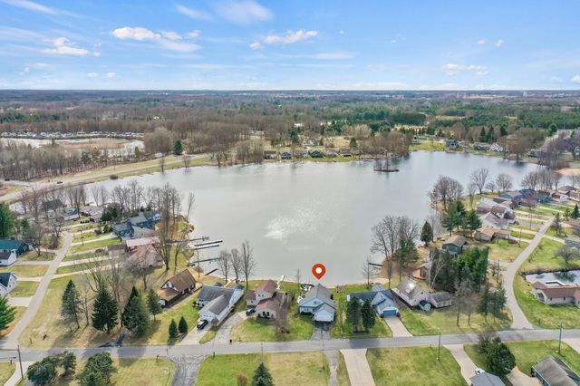 7201 Holiday Drive, Morton Twp, MI 49346