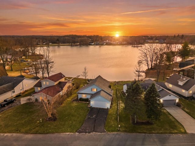 7201 Holiday Drive, Morton Twp, MI 49346