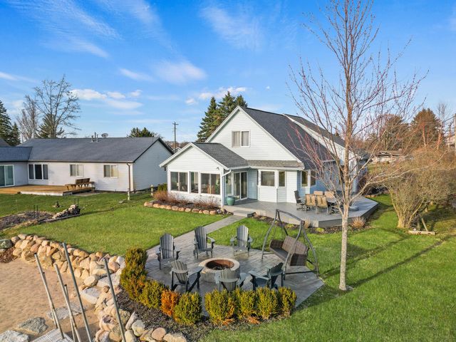 7201 Holiday Drive, Morton Twp, MI 49346