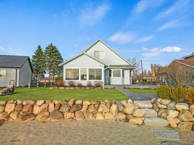 7201 Holiday Drive, Morton Twp, MI 49346