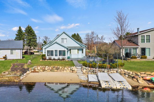 7201 Holiday Drive, Morton Twp, MI 49346