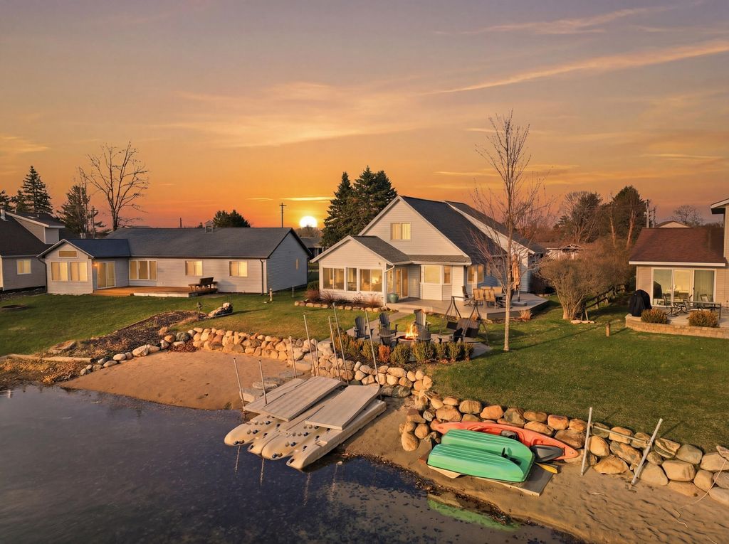 7201 Holiday Drive, Morton Twp, MI 49346