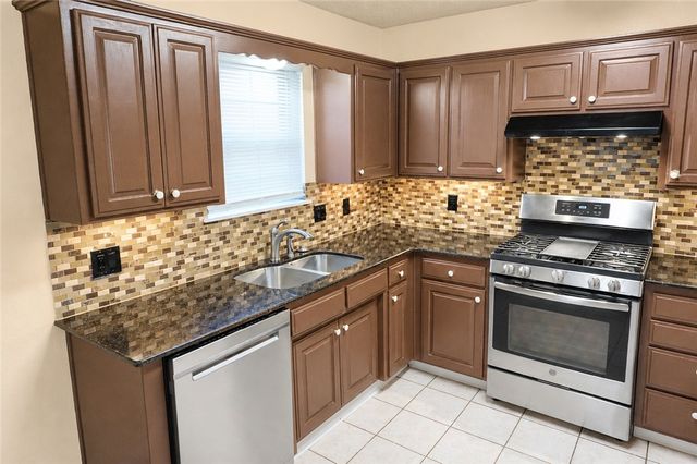 1403 SE 21st Street, Bentonville, AR 72712