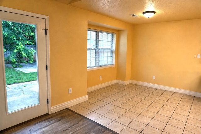1403 SE 21st Street, Bentonville, AR 72712