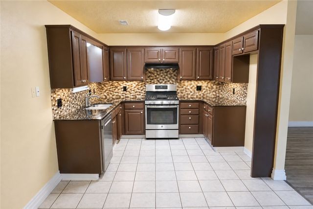 1403 SE 21st Street, Bentonville, AR 72712
