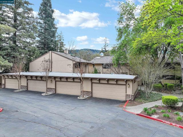 188 Alamo Sq, Alamo, CA 94507