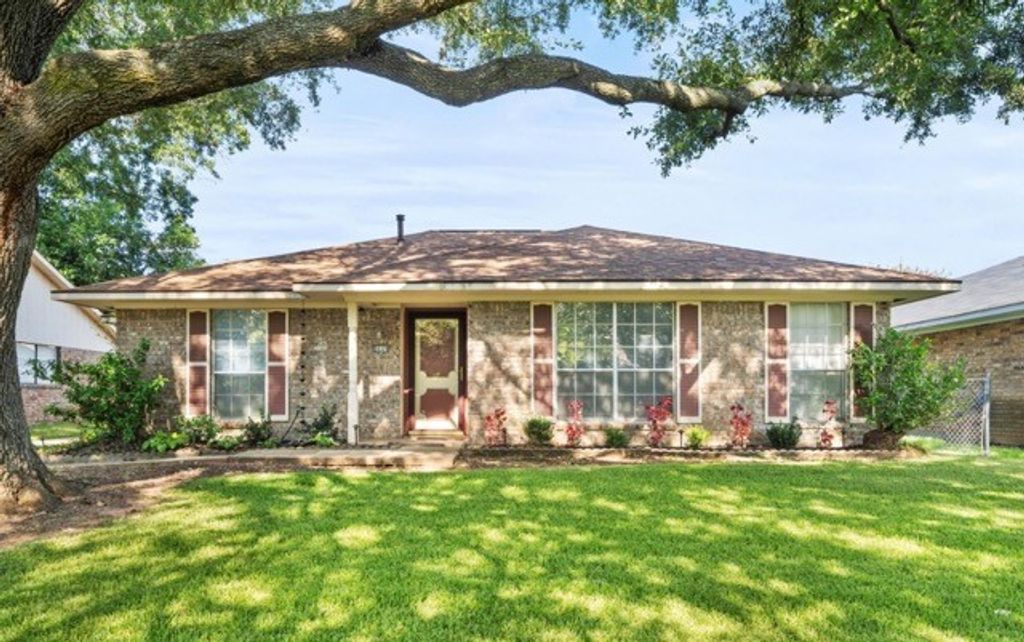 8649 Chalmette Drive, Shreveport, LA 71115