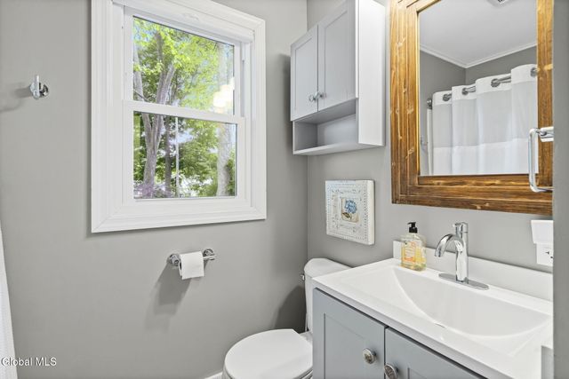 18 Oxford Road, Albany, NY 12203