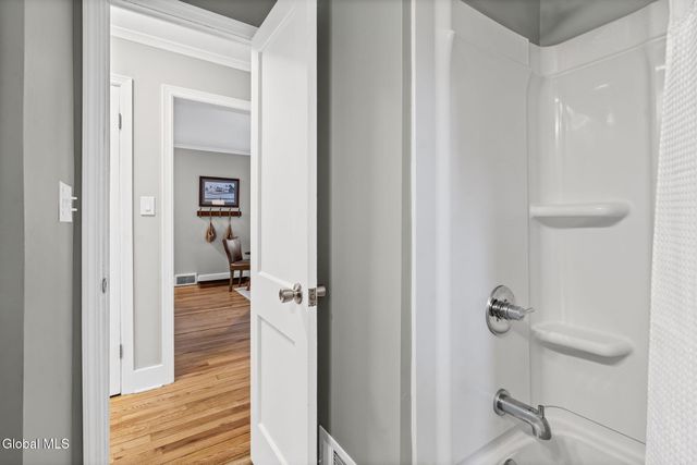 18 Oxford Road, Albany, NY 12203