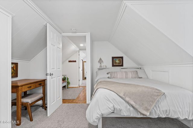 18 Oxford Road, Albany, NY 12203