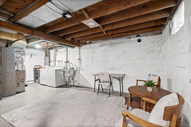 18 Oxford Road, Albany, NY 12203
