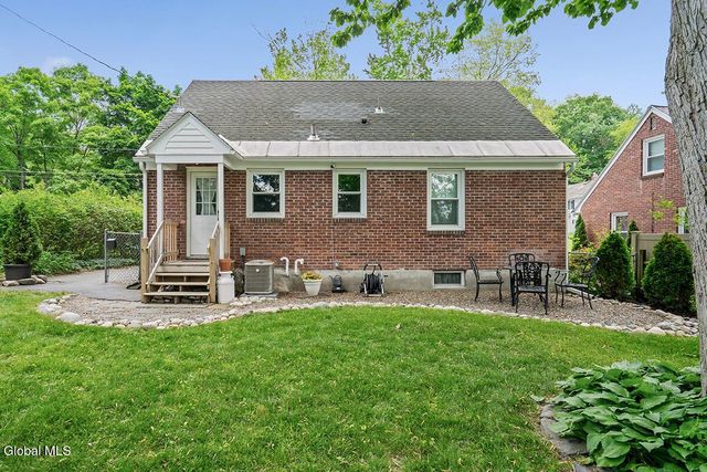 18 Oxford Road, Albany, NY 12203