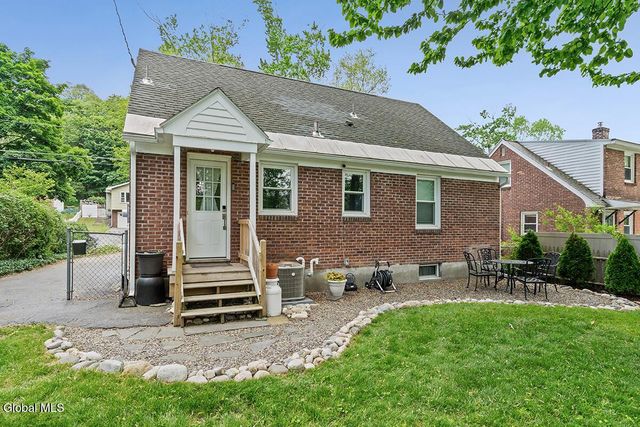 18 Oxford Road, Albany, NY 12203
