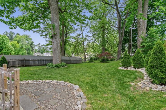 18 Oxford Road, Albany, NY 12203