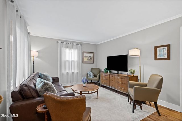 18 Oxford Road, Albany, NY 12203