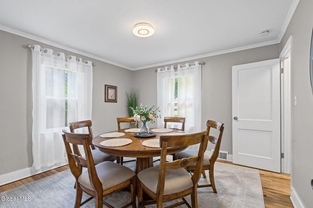 18 Oxford Road, Albany, NY 12203
