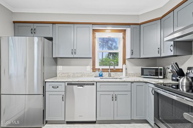 18 Oxford Road, Albany, NY 12203