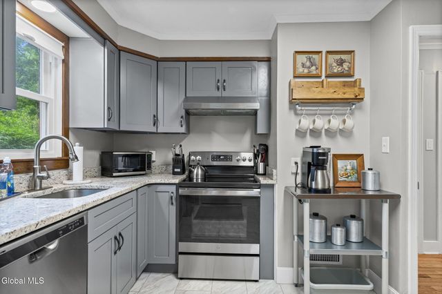 18 Oxford Road, Albany, NY 12203
