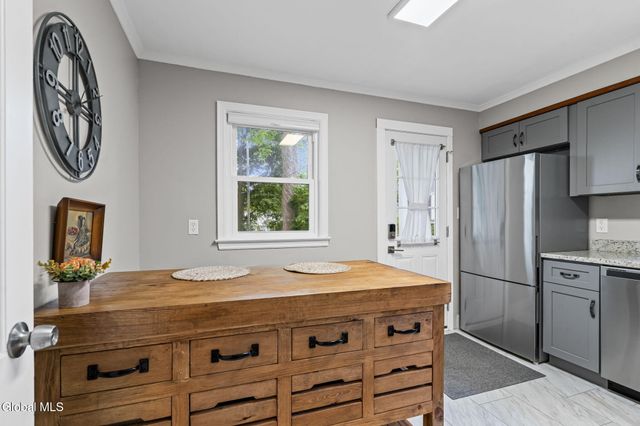 18 Oxford Road, Albany, NY 12203