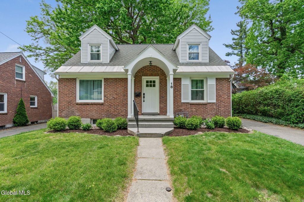 18 Oxford Road, Albany, NY 12203