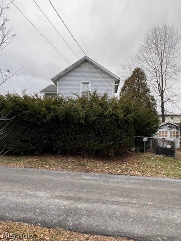 313 Ickes Court, Louisville, OH 44641