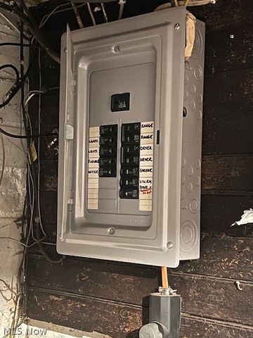 313 Ickes Court, Louisville, OH 44641