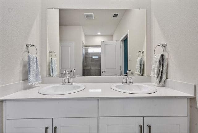 210 Briarwood Lane, Lake Dallas, TX 75065