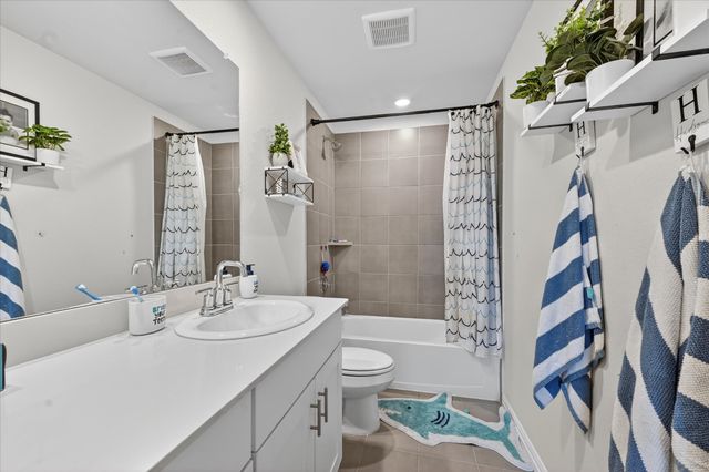 210 Briarwood Lane, Lake Dallas, TX 75065