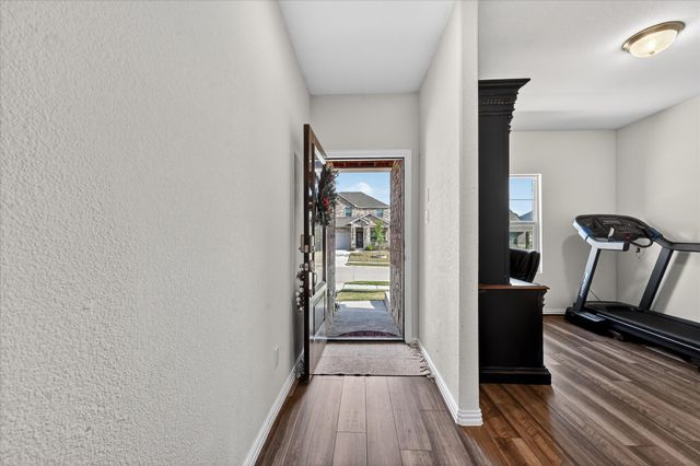 210 Briarwood Lane, Lake Dallas, TX 75065