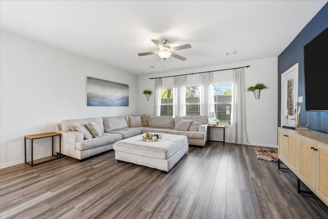 210 Briarwood Lane, Lake Dallas, TX 75065