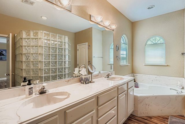 900 Wayside DR, Wimberley, TX 78676