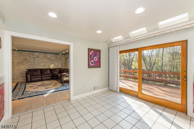 29 Radcliffe Dr, Roxbury Twp., NJ 07876