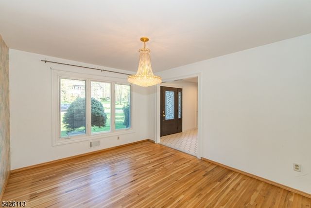 29 Radcliffe Dr, Roxbury Twp., NJ 07876