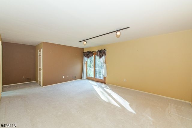 29 Radcliffe Dr, Roxbury Twp., NJ 07876