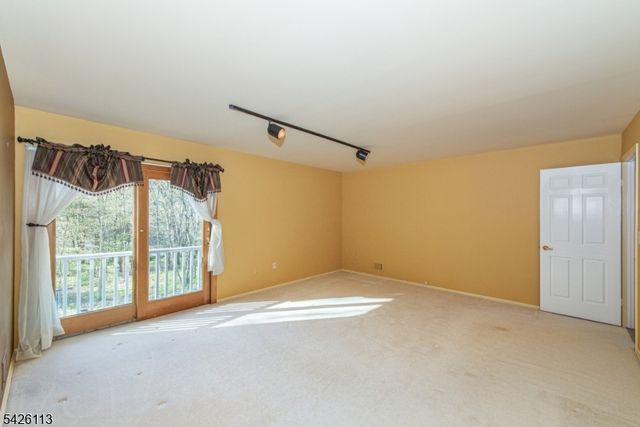 29 Radcliffe Dr, Roxbury Twp., NJ 07876