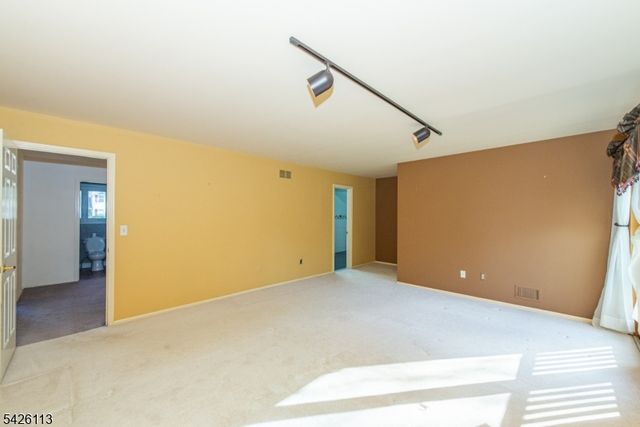 29 Radcliffe Dr, Roxbury Twp., NJ 07876