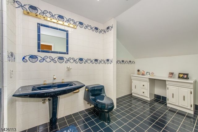 29 Radcliffe Dr, Roxbury Twp., NJ 07876