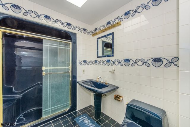 29 Radcliffe Dr, Roxbury Twp., NJ 07876