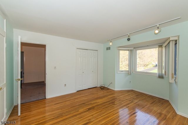 29 Radcliffe Dr, Roxbury Twp., NJ 07876