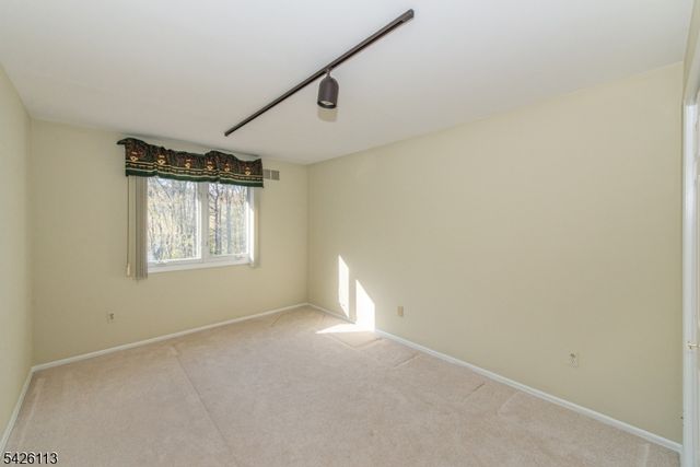 29 Radcliffe Dr, Roxbury Twp., NJ 07876