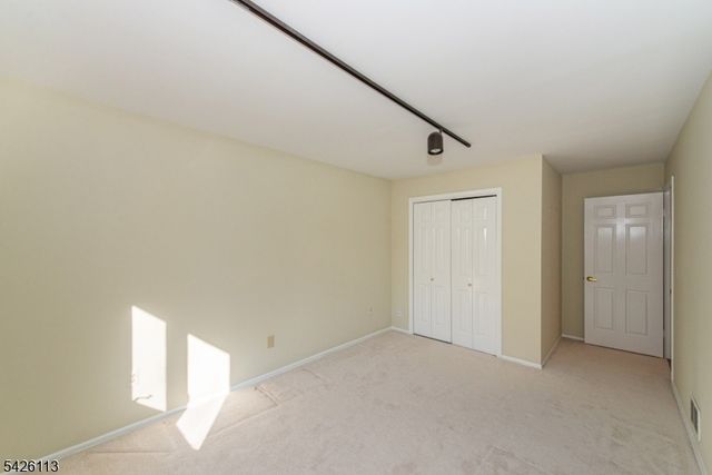 29 Radcliffe Dr, Roxbury Twp., NJ 07876