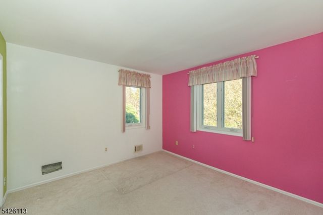 29 Radcliffe Dr, Roxbury Twp., NJ 07876