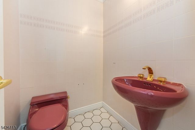 29 Radcliffe Dr, Roxbury Twp., NJ 07876