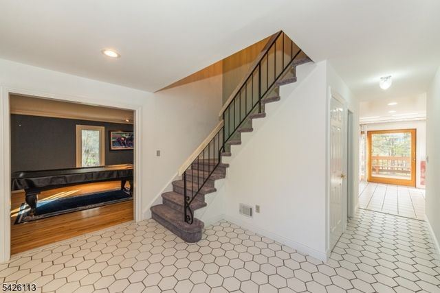 29 Radcliffe Dr, Roxbury Twp., NJ 07876