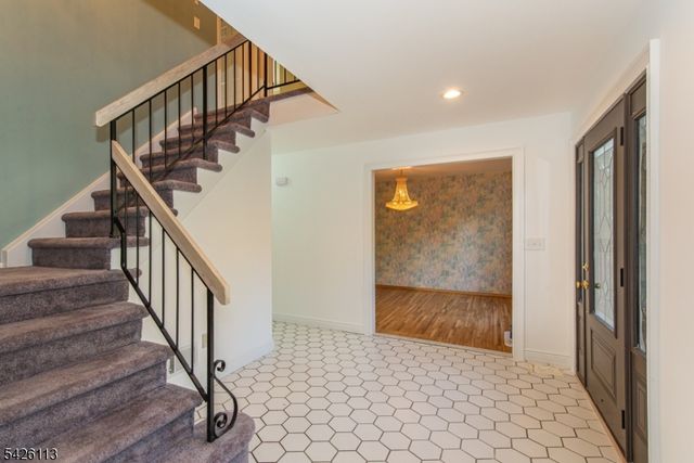 29 Radcliffe Dr, Roxbury Twp., NJ 07876